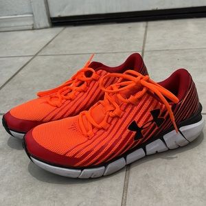 Under Armour size 6.5 athlete shoes size (offers acceptable)